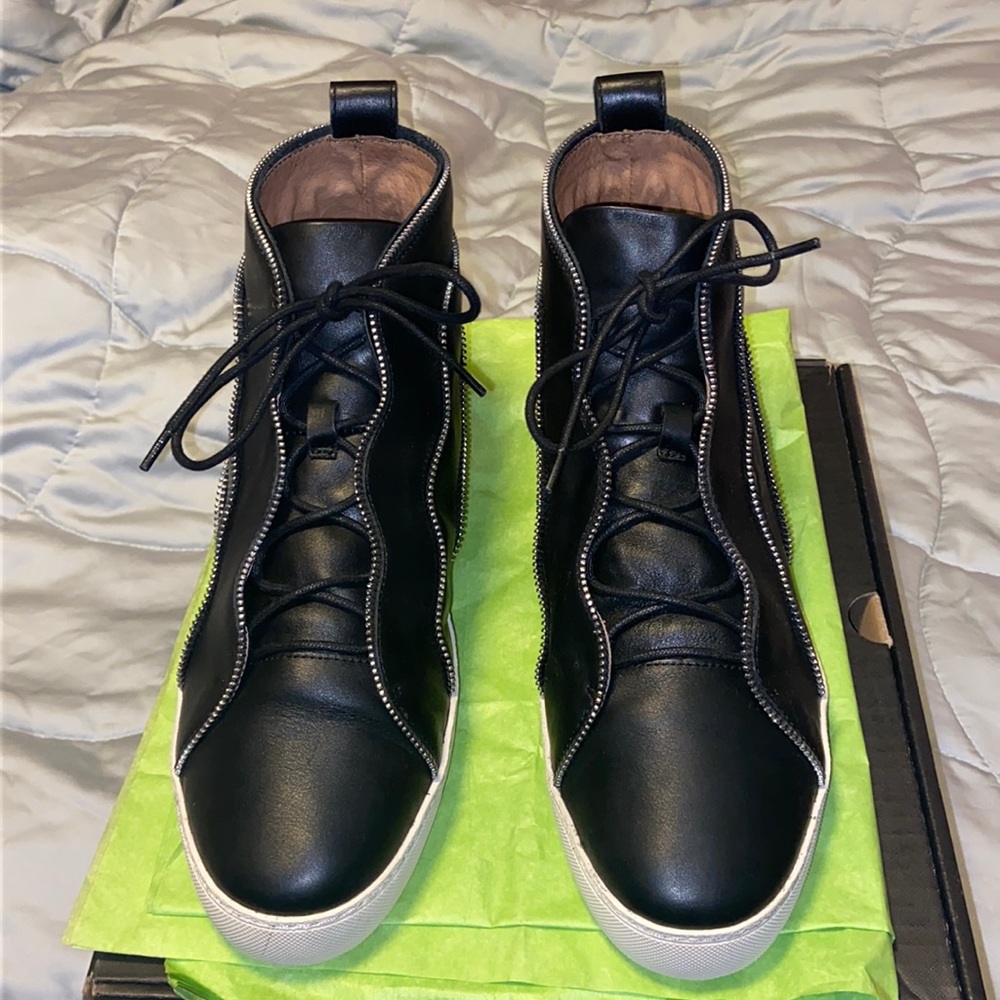 🎈SALE🎈Women Western Zip FRYE Sneakers🎈